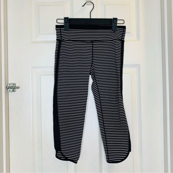 Ivivva Black and White Stripe Mesh Leggings Size 10 - Picture 1 of 11